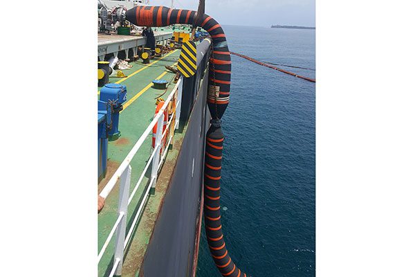 tanker rail floating hose 03